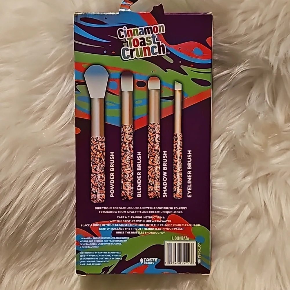 Cinnamon Toast Crunch 4 Piece Cosmetic Brush Set